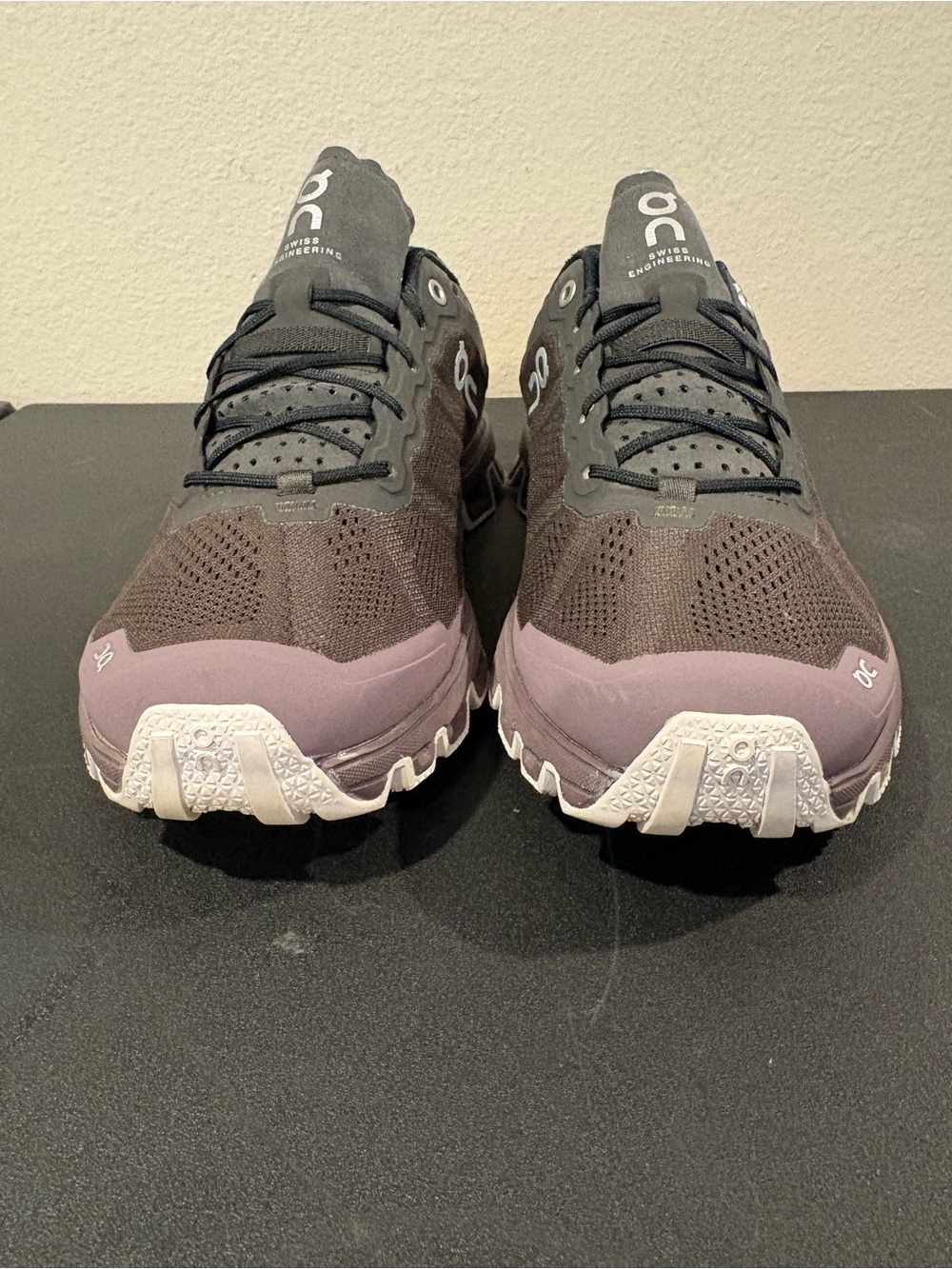 On Cloudventure Shadow/Grape Running Shoes Women Size 8.5 Fast Shipping - Picture 8 of 9